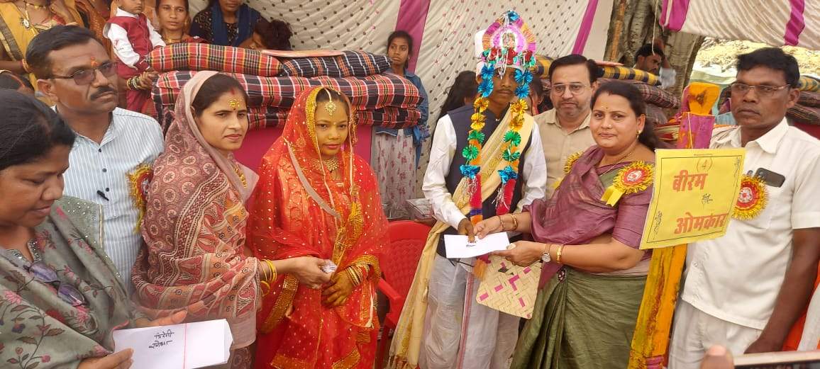 खोभा में सामूहिक विवाह, 7 जोड़े बंधे परिणय सूत्र में, विधायक ने दिया आशीर्वाद
