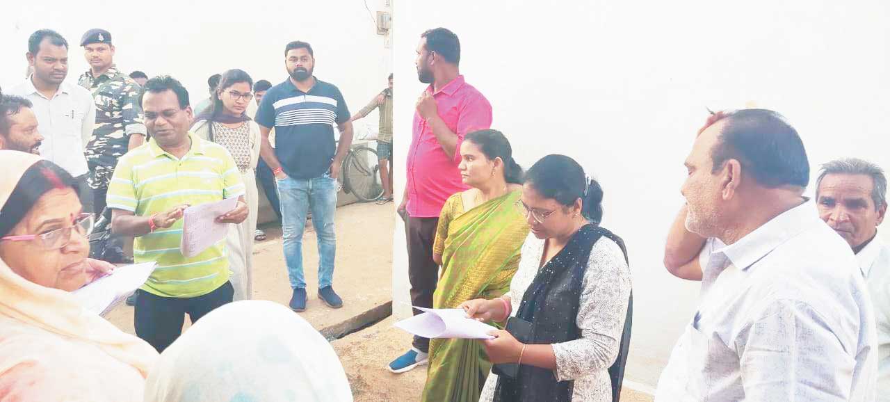  कलेक्टर ने किया सामाजिक, आर्थिक सर्वेक्षण का निरीक्षण