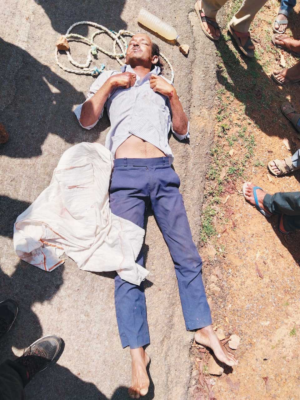 सडक़ किनारे मिली युवक की लाश, जांच में जुटी पुलिस