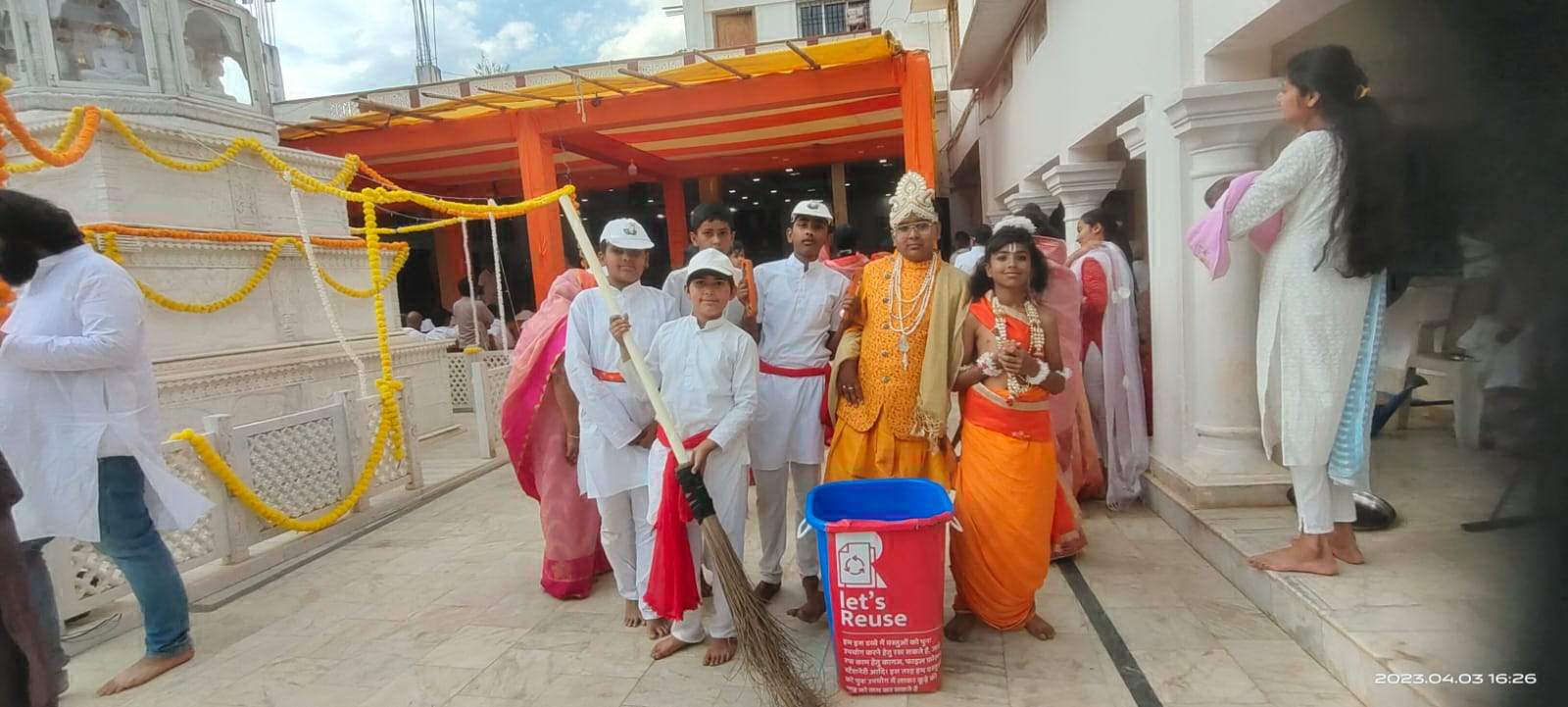 महावीर जयंती पर जैन समाज ने निकाली शोभा यात्रा