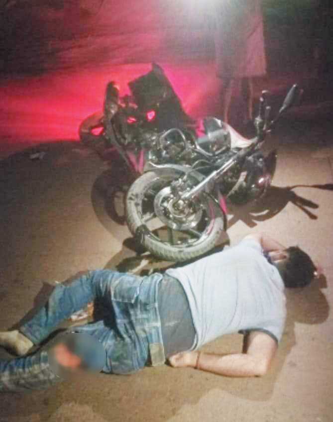 सडक़ दुर्घटना में आरक्षक की मौत 