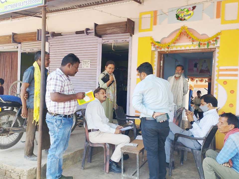 अधिकारी फील्ड में उतरकर सर्वेक्षण कार्यों का ले रहे जायजा