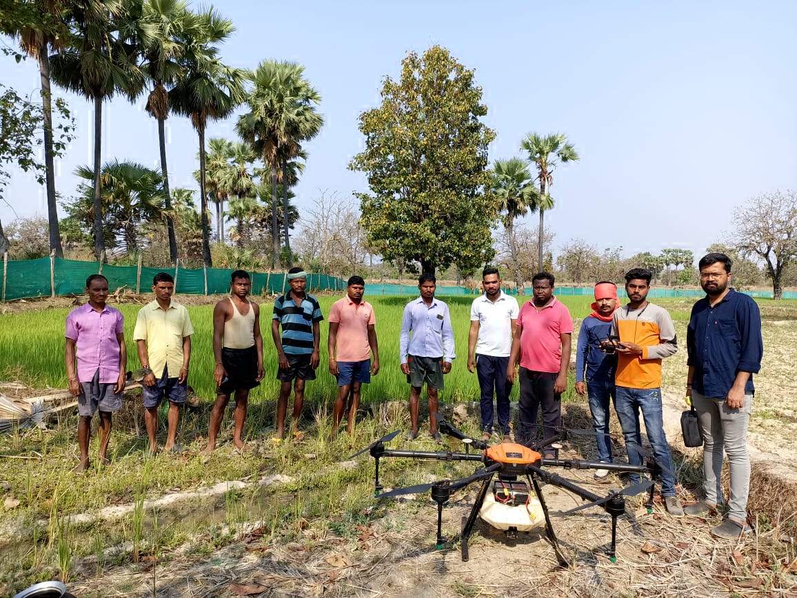 अब कृषि में ड्रोन तकनीक का उपयोग अब कृषि में ड्रोन तकनीक का उपयोग