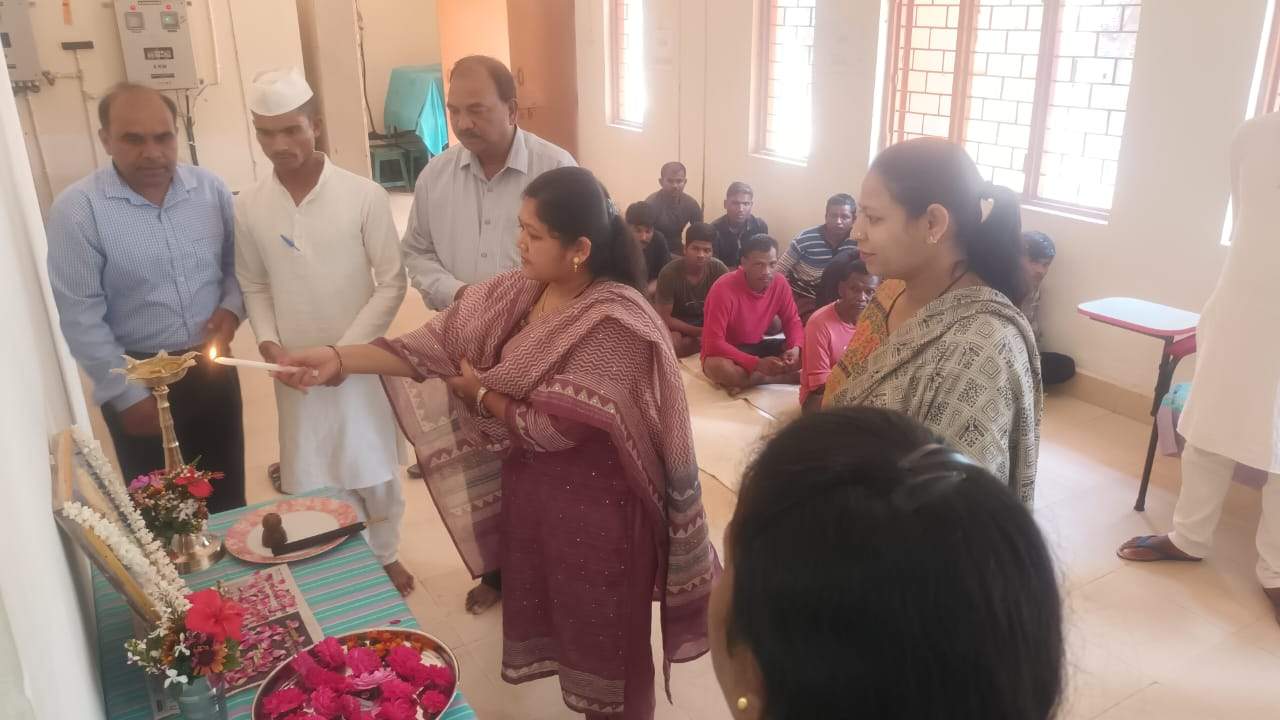 जेल लोक अदालत में 3 बंदियों को  अपराध कबूलने पर रिहाई