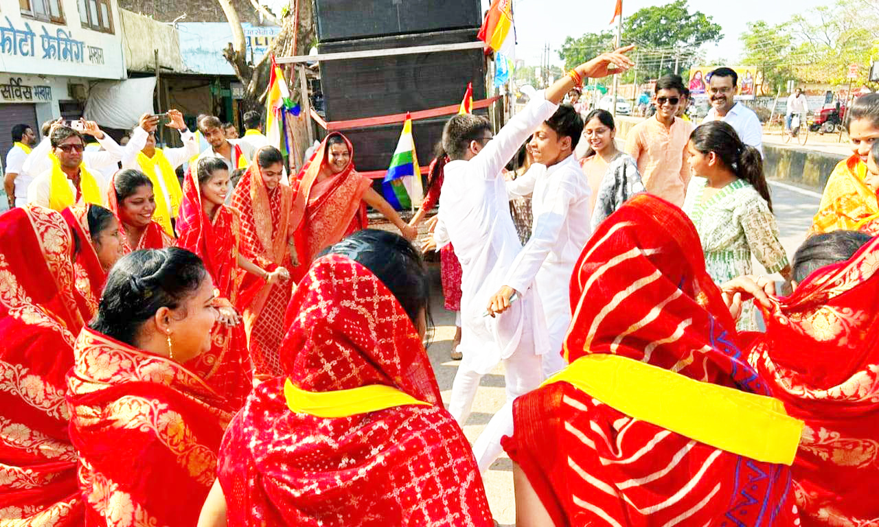 महावीर जयंती पर निकाली शोभायात्रा