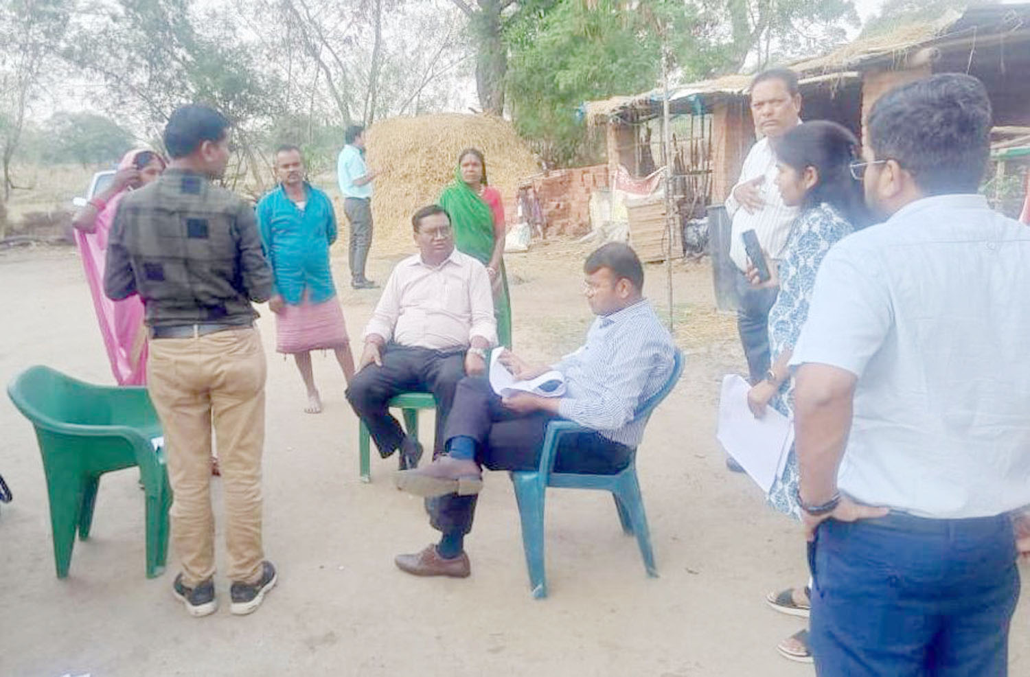 घर-घर जाकर सूचनाओं का संकलन युद्ध स्तर पर करने की आवश्यकता-कलेक्टर घर-घर जाकर सूचनाओं का संकलन युद्ध स्तर पर करने की आवश्यकता-कलेक्टर