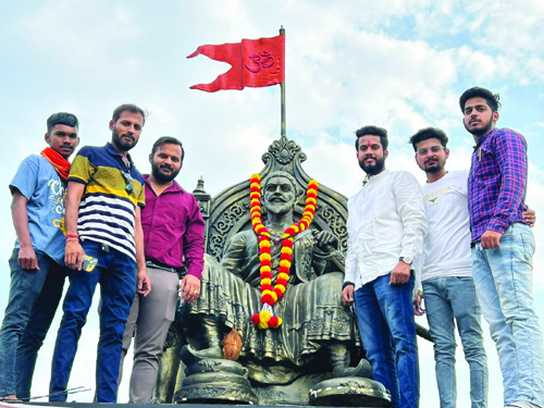 वीर छत्रपति शिवाजी महाराज की पुण्यतिथि पर श्रद्धांजलि वीर छत्रपति शिवाजी महाराज की पुण्यतिथि पर श्रद्धांजलि