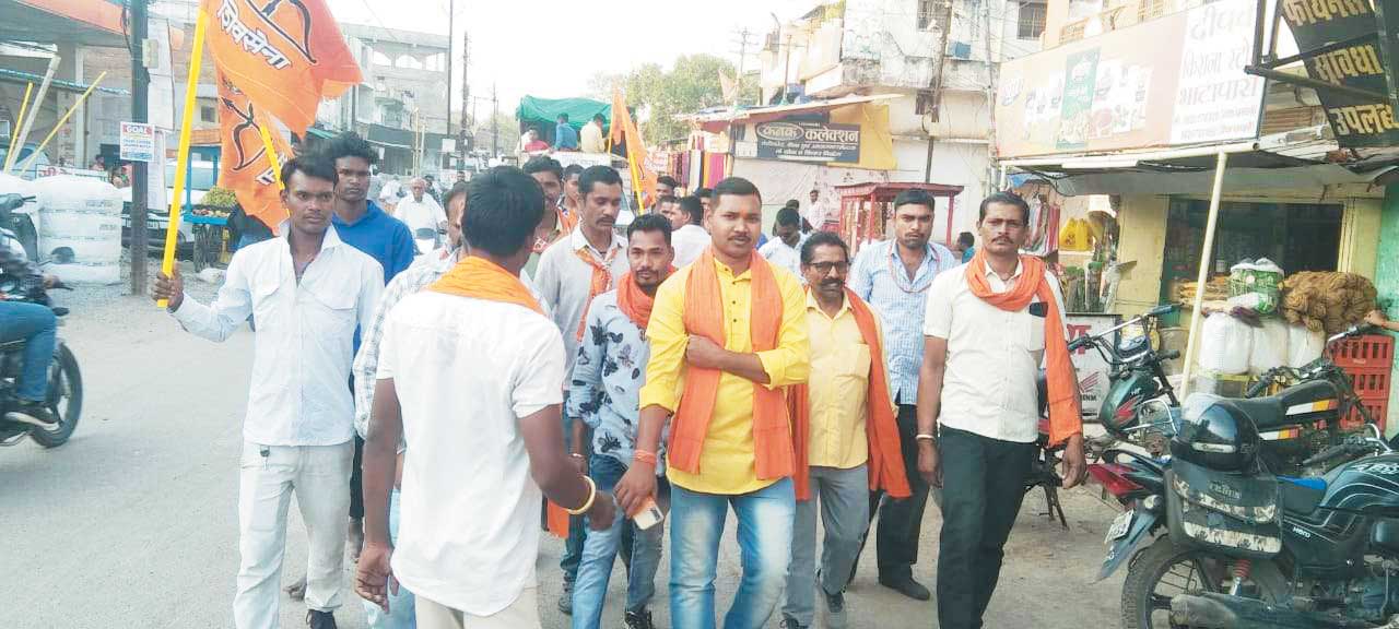 शिवसेना ने निकाली श्रीराम की शोभायात्रा शिवसेना ने निकाली श्रीराम की शोभायात्रा