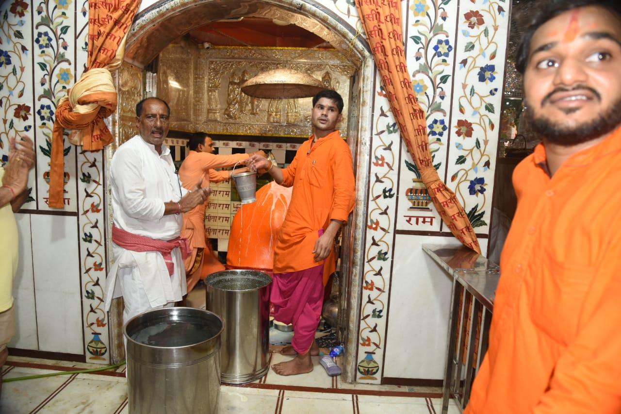 मंदिरों में गूंजा हनुमान चालीसा