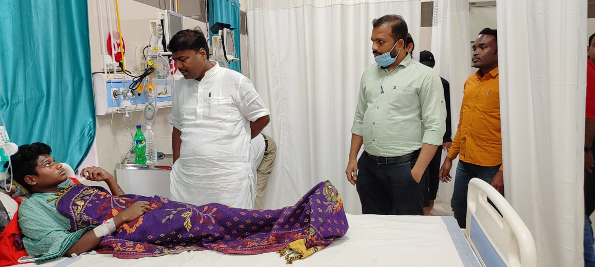 घायल छात्रों से मिले केदार कश्यप, कहा- माफी मांगे कांग्रेस