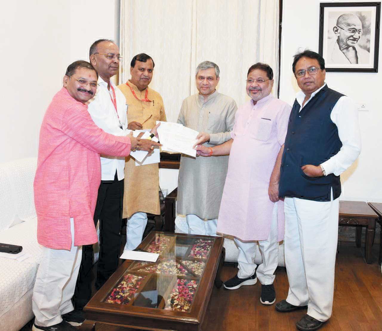 भाटापारा स्टेशन पर शीघ्र ही कुछ ट्रेनों का होगा ठहराव-शिवरतन भाटापारा स्टेशन पर शीघ्र ही कुछ ट्रेनों का होगा ठहराव-शिवरतन