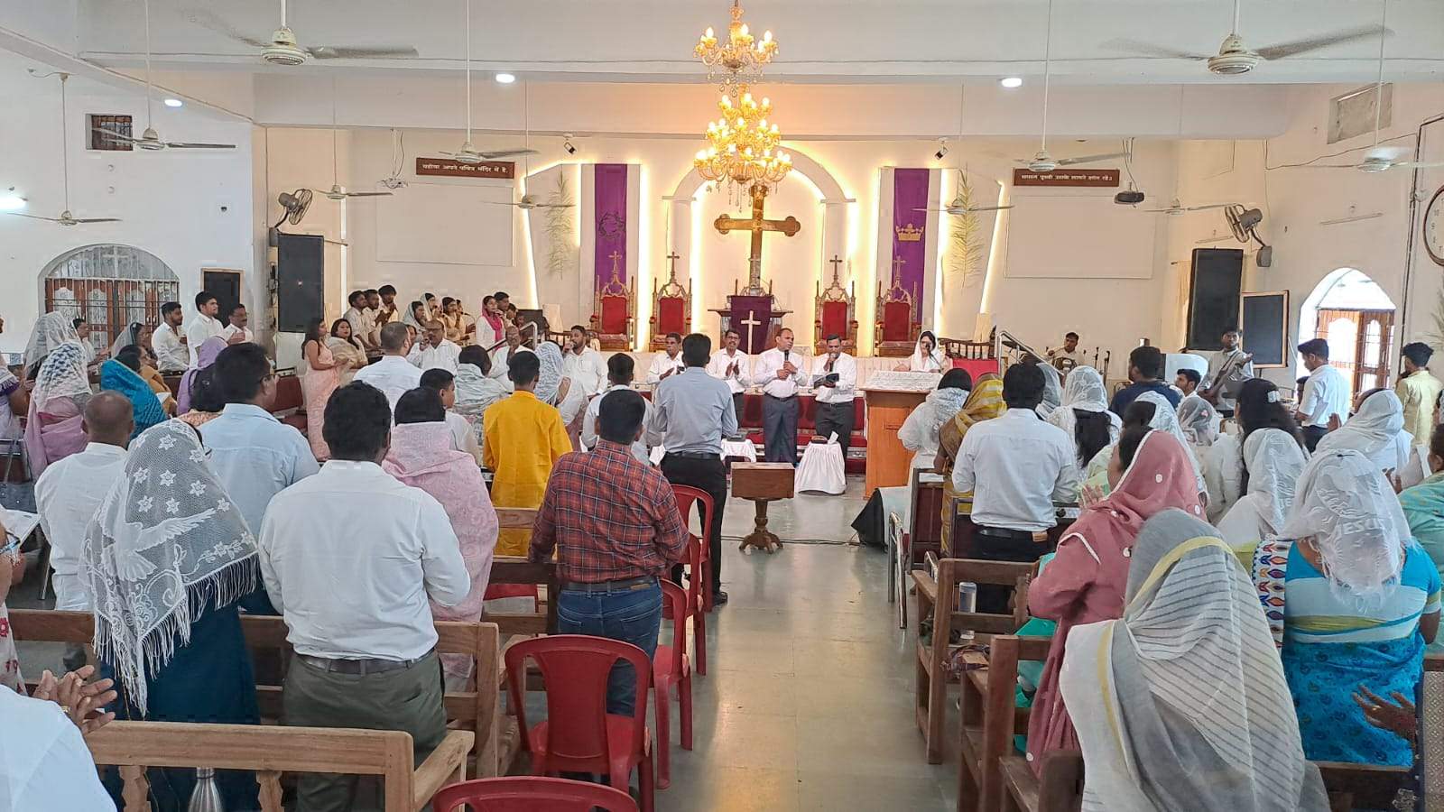 गुड फ्राईडे पर प्रभु यीशु के बलिदान को किया याद गुड फ्राईडे पर प्रभु यीशु के बलिदान को किया याद