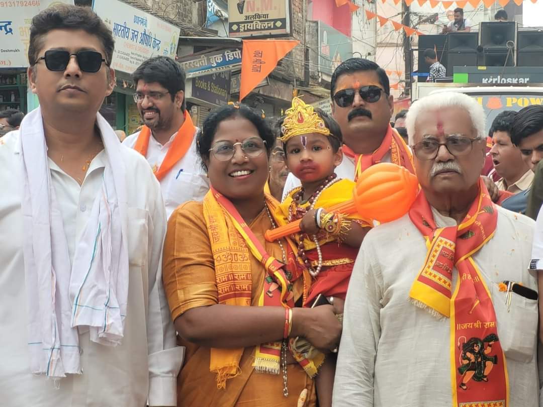 हनुमान जयंती पर निकाली शोभायात्रा हनुमान जयंती पर निकाली शोभायात्रा