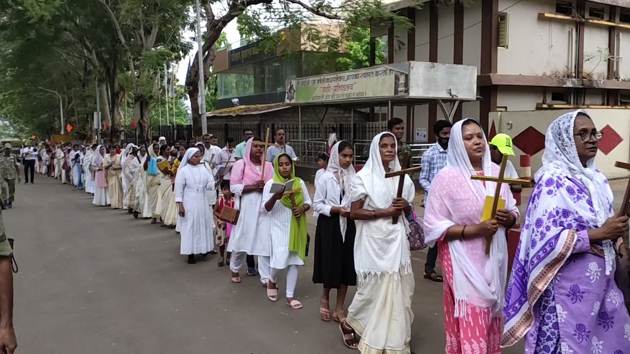 गुड फ्राइडे पर गिरिजाघरों में विशेष प्रार्थना, क्रूस यात्रा निकाली