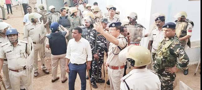 बच्चों के विवाद में दो समुदाय आमने-सामने युवक की मौत, टीआई भी घायल, 11 गिरफ्तार