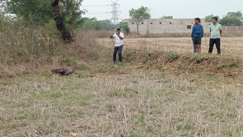 अज्ञात व्यक्ति की सड़ी-गली लाश मिली