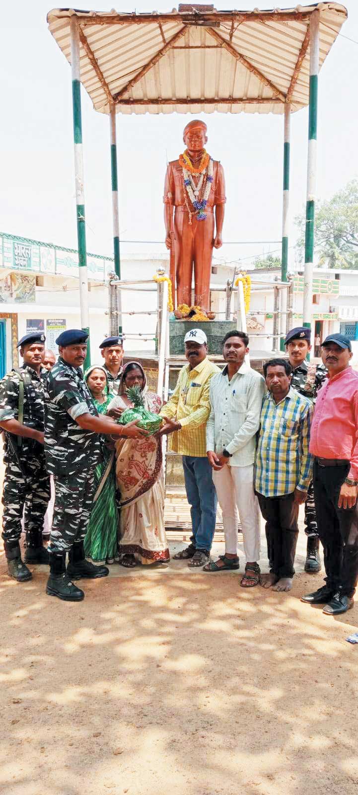 कीर्ति चक्र से सम्मानित शहीद भृगनदन चौधरी को केंद्रीय रिजर्व पुलिस बल की 65वीं बटालियन ने शौर्य दिवस पर किया याद कीर्ति चक्र से सम्मानित शहीद भृगनदन चौधरी को केंद्रीय रिजर्व पुलिस बल की 65वीं बटालियन ने शौर्य दिवस पर किया याद
