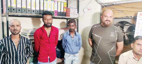  खम्हारडीह में खुले आम लिखी जा रही पट्टी, पंडरी में सुबह से आधी रात तक होता है कलेक्शन