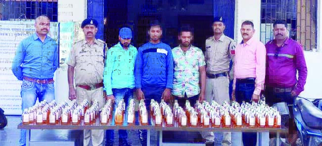 186 पौवा के साथ तीन कोचिया पकड़ाया 186 पौवा के साथ तीन कोचिया पकड़ाया
