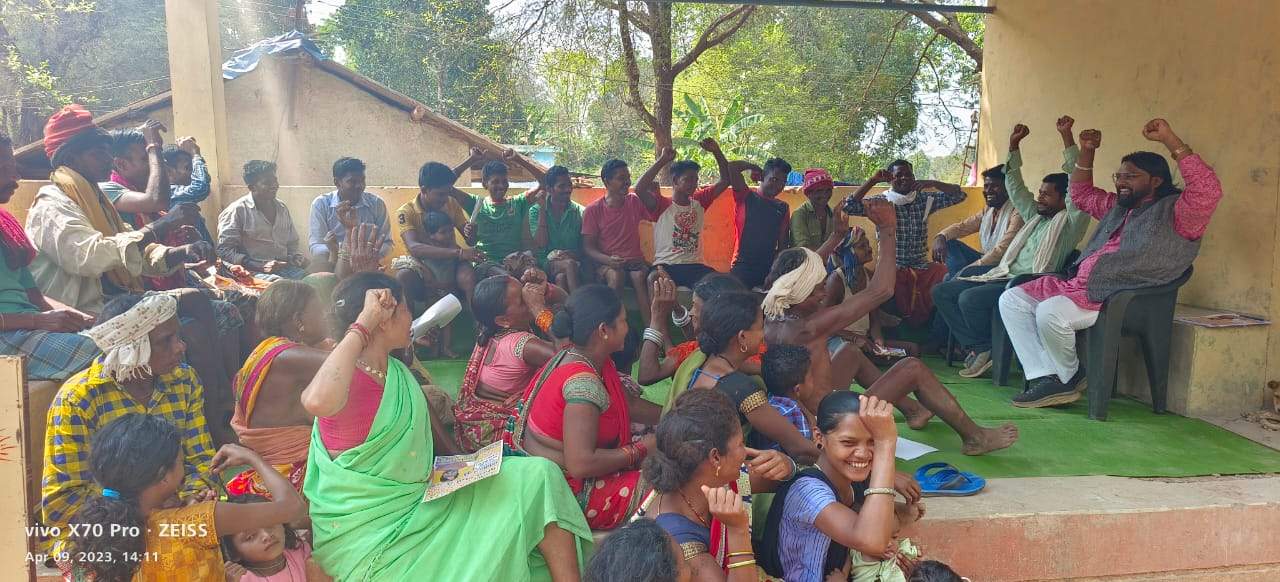 मुक्ति मोर्चा व जनता कांग्रेस जे का जनसंवाद काफिला पहुंचा तिरिया गांव