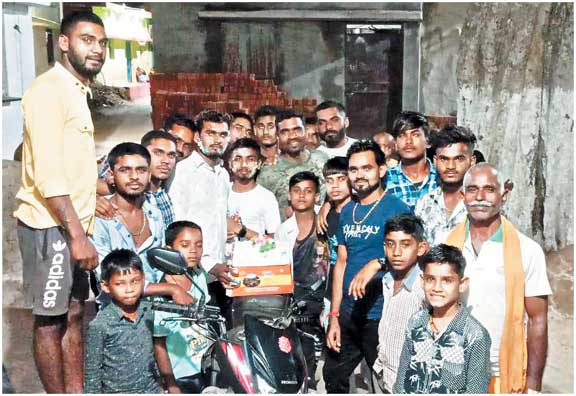 युवा साथियों ने मनाया जन्मदिन युवा साथियों ने मनाया जन्मदिन