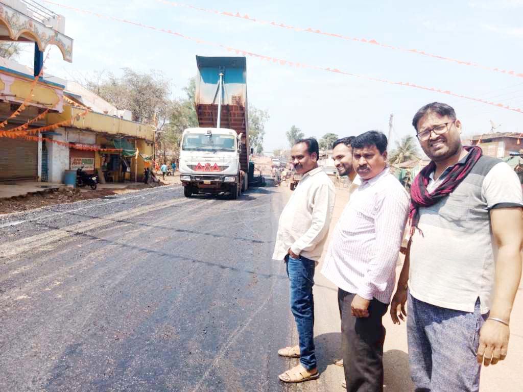 व्यापारियों ने दी आंदोलन की चेतावनी, 2 घंटे के भीतर डामरीकरण