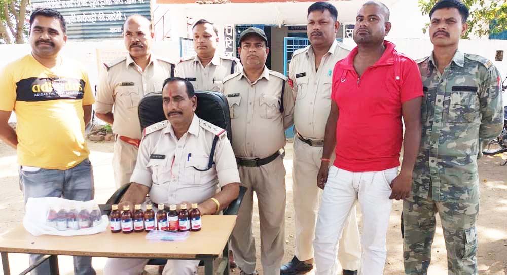 नशीले कफ सिरप और कैप्सूल बरामद, आरोपी गिरफ्तार