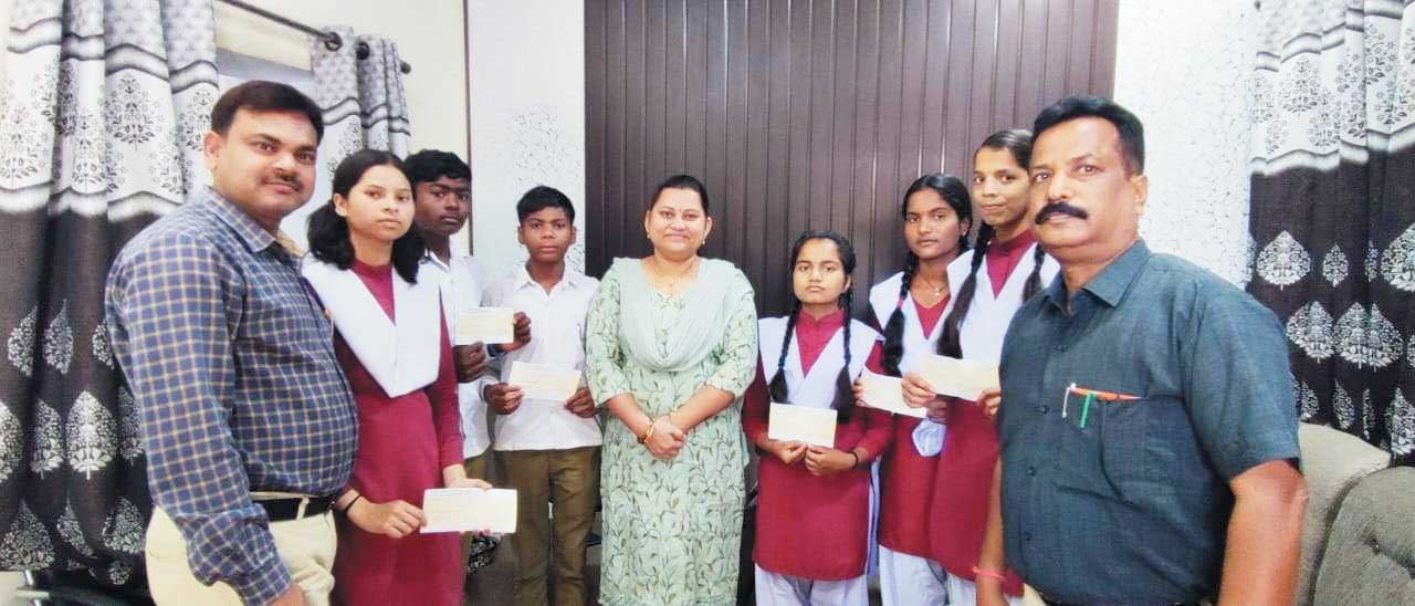 स्काउड-गाइड्स को विधायक ने दी आर्थिक सहायता राशि