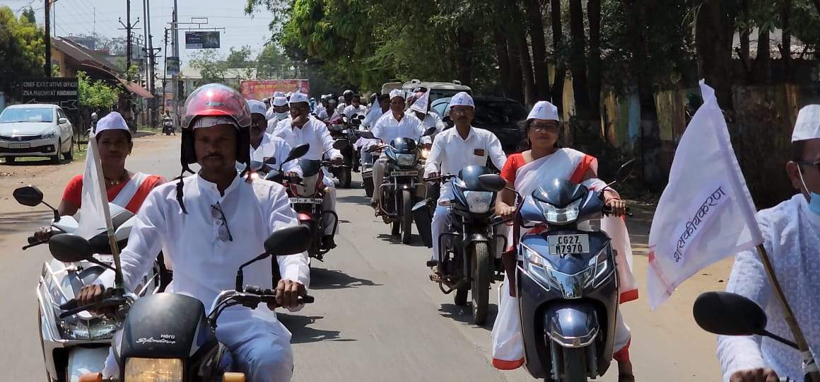 हड़ताली पंचायत सचिवों ने निकाली बाइक रैली, सौंपा ज्ञापन हड़ताली पंचायत सचिवों ने निकाली बाइक रैली, सौंपा ज्ञापन