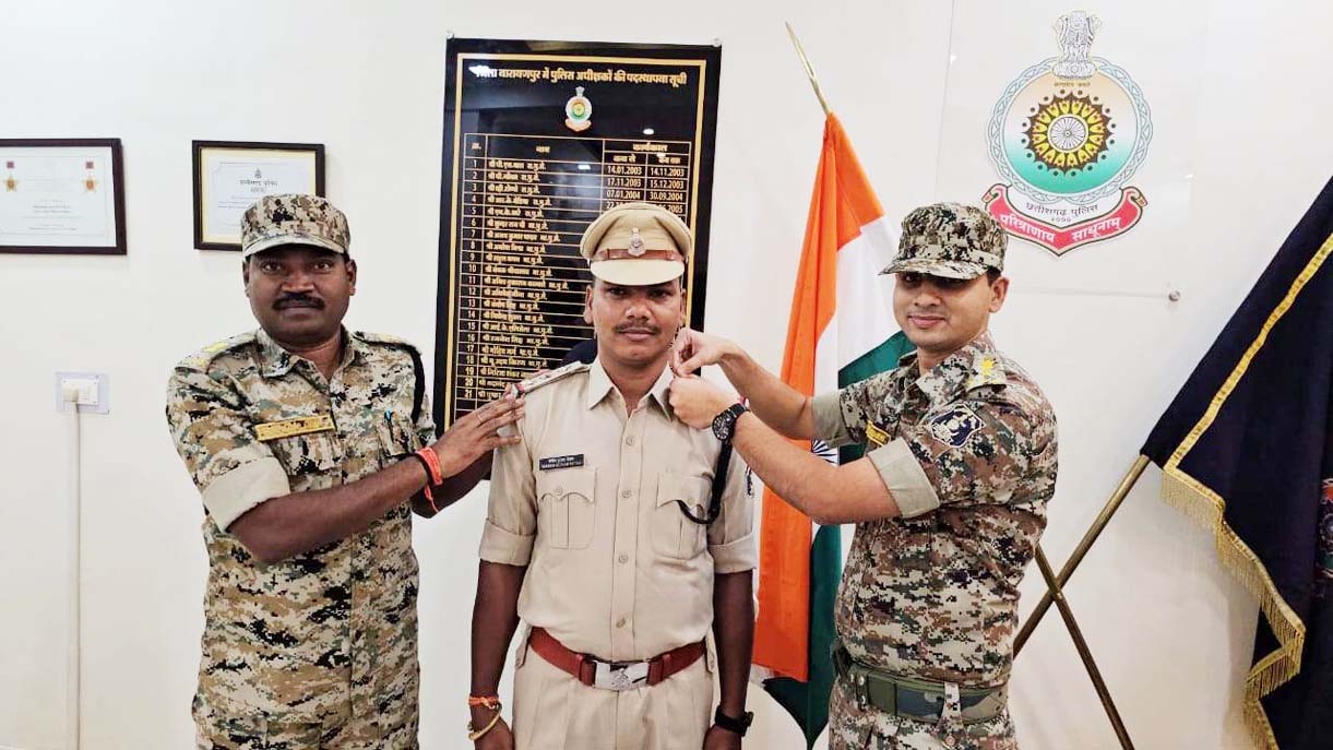 दो पुलिस अफसरों को वीरता के लिए मिली पदोन्नति