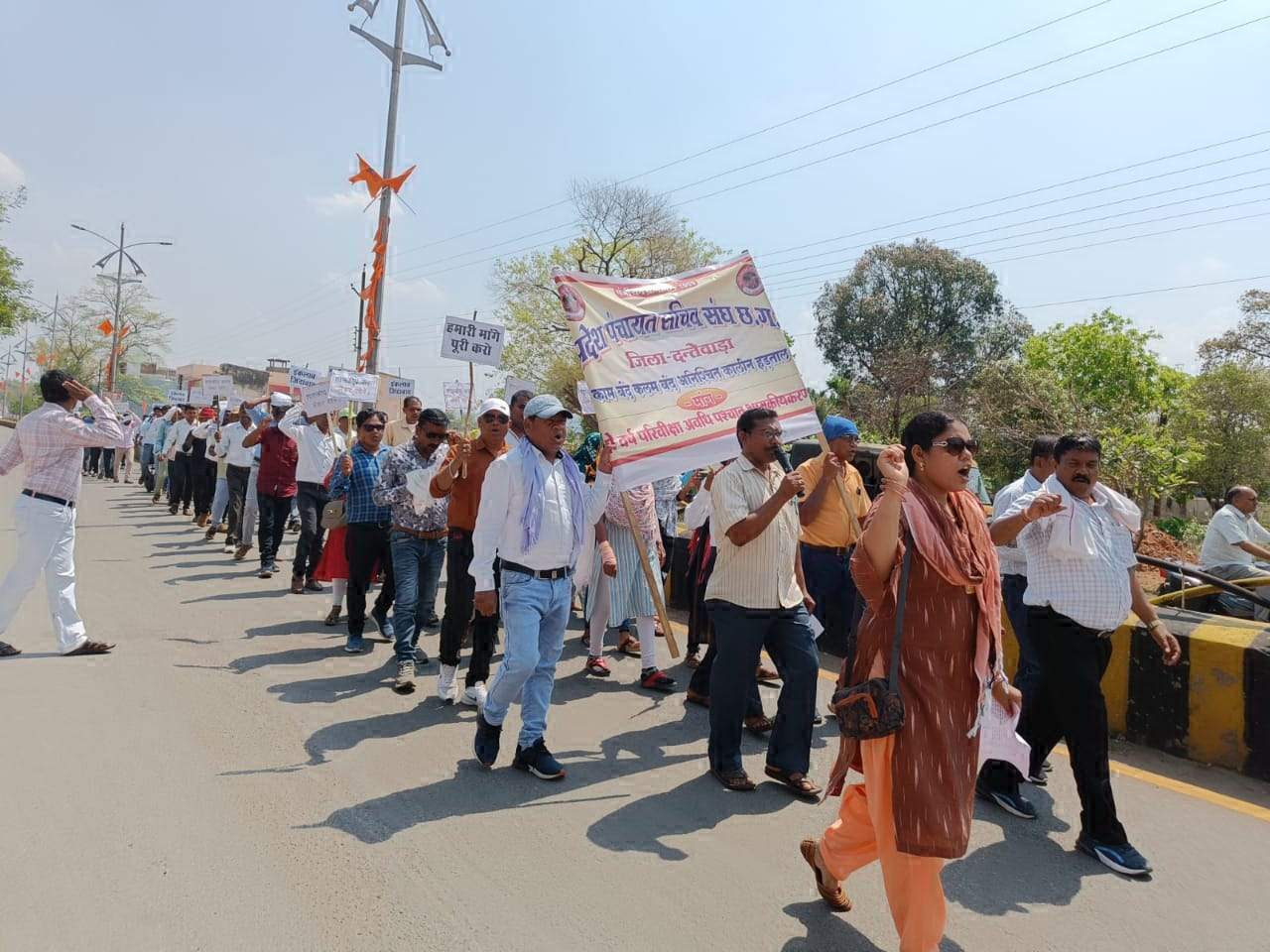 पंचायत सचिवों ने निकाली बाइक रैली