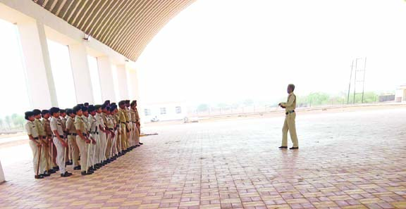 तूता में भी धरने से रोक रही पुलिस