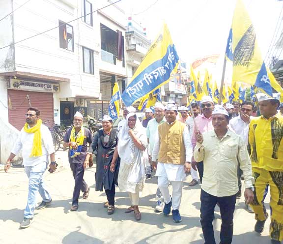 आप राष्ट्रीय पार्टी, विजय जुलूस निकला