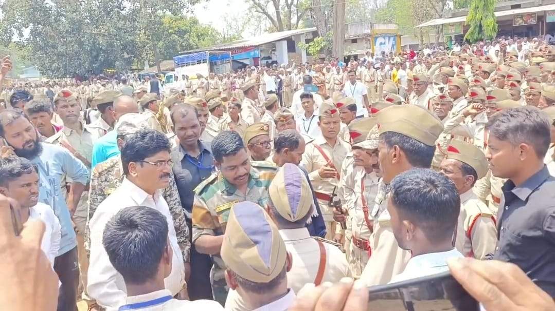 बैनर फाडऩे से नाराज कंगला मांझी के सदस्यों ने हाईवे किया जाम