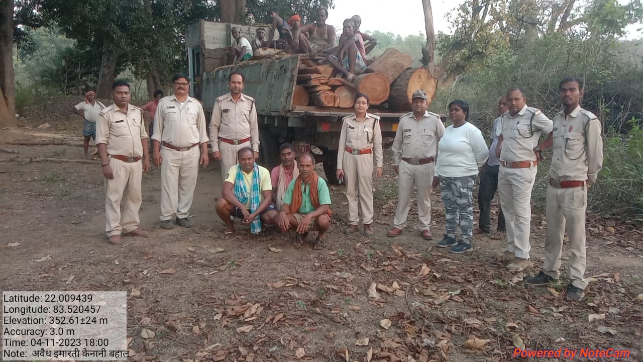 लाखों के चिरान व लट्ठा संग दो तस्कर पकड़ाए