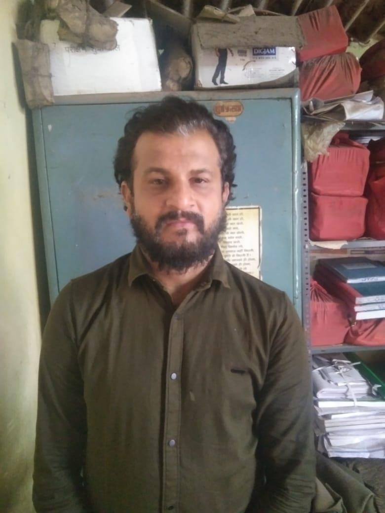 सिटी सेंटर मॉल के पास मोबाइल पर दांव लगवाता सटोरिया गिरफ्तार