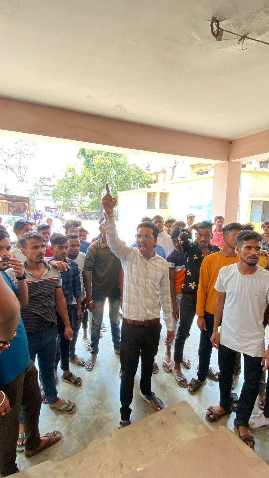 युवक कांगे्रसियों ने तहसीलदार के खिलाफ खोला मोर्चा