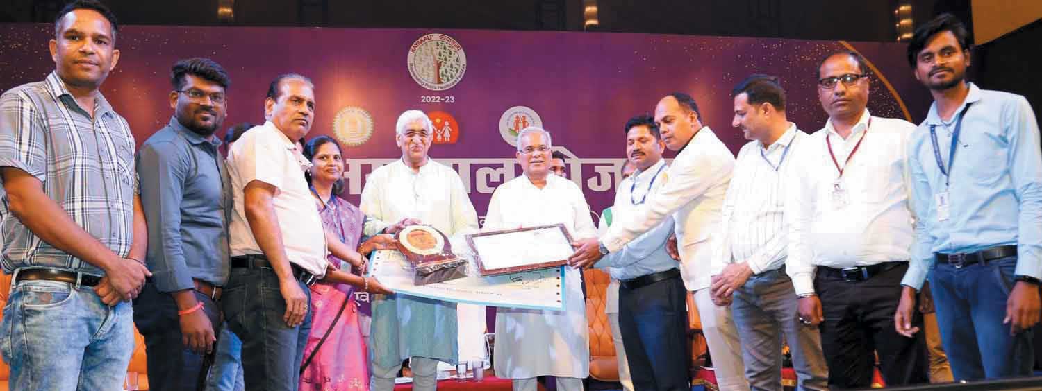 सीएचसी जनकपुर ने राज्य में मारी बाजी, सीएम ने किया सम्मानित