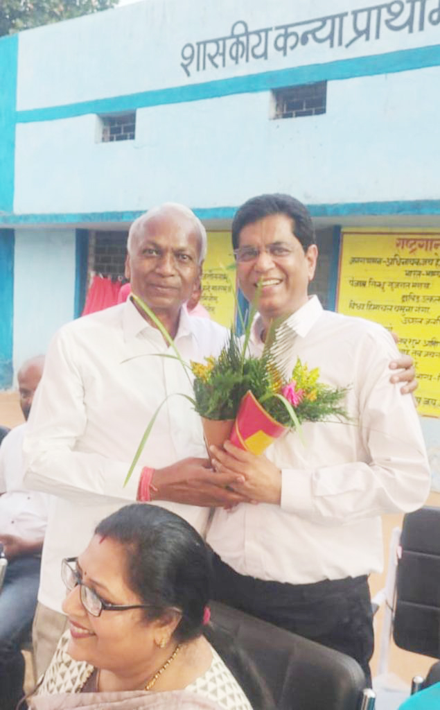 ब्रिटिश शासन में निर्मित कन्या पुत्री शाला के नवनिर्माण के भूमिपूजन में शामिल हुए विधायक सिदार