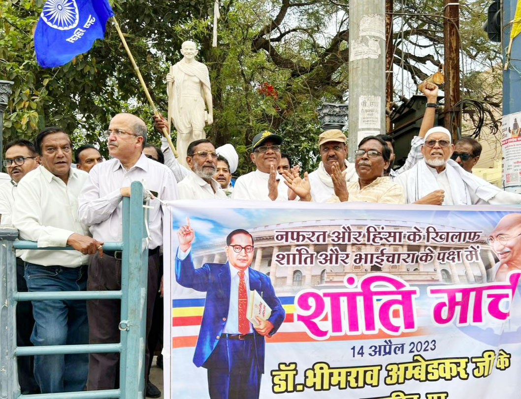 नागरिक समाज ने निकाला शांति मार्च