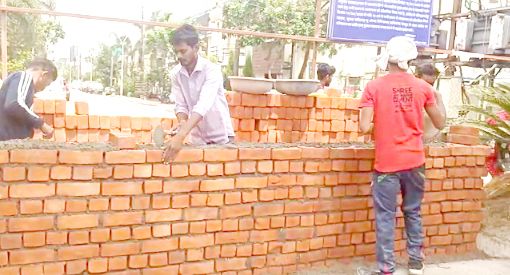 सालासार ग्रीन के बिल्डर ने दीवार खड़ी की, रहवासियों ने थाने में शिकायत