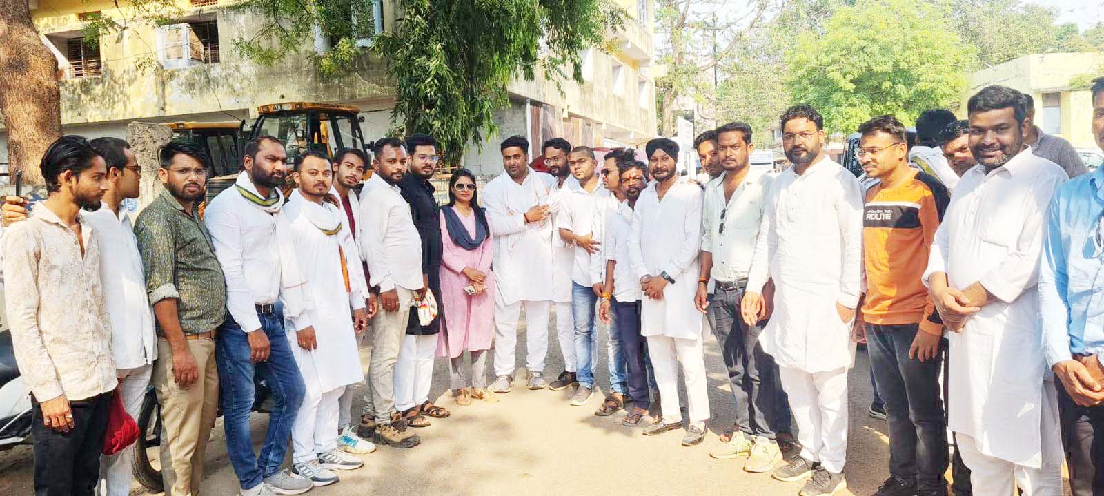 पलक व आकाश के प्रथम आगमन पर कार्यकर्ताओं ने किया स्वागत