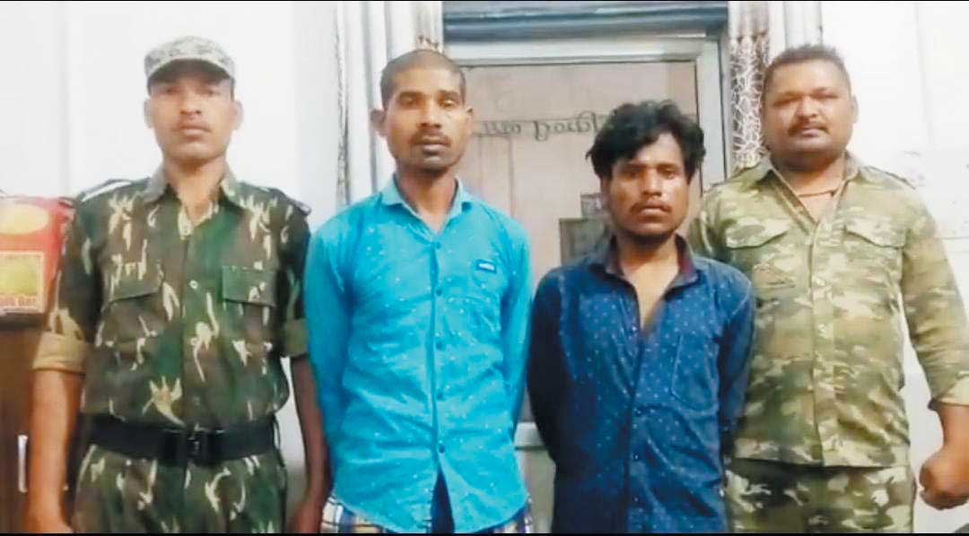 पिकअप चोरी करने वाले दो आरोपी हिरासत में, एक फरार