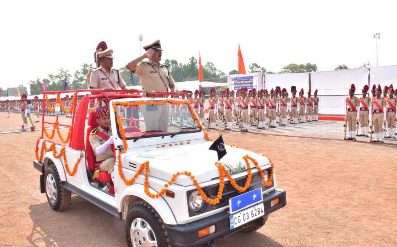 691 बस्तर फाईटर नव आरक्षकों का दीक्षांत समारोह 