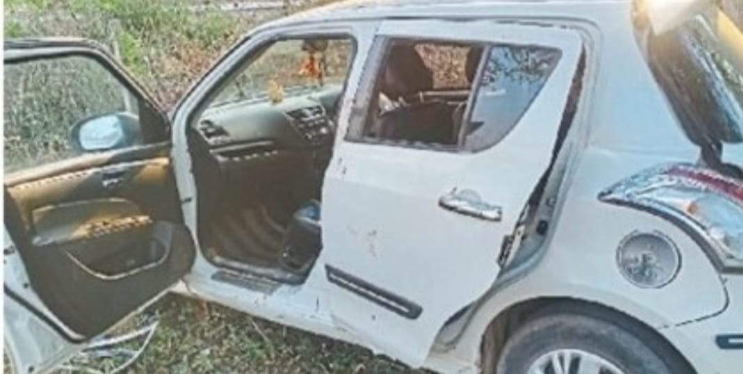 कार पलटने से सवार 4 लोग घायल, अस्पताल में भर्ती