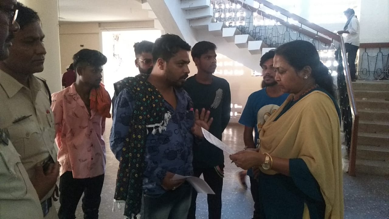 अधिक खनन व रॉयल्टी जांच कर कार्रवाई की मांग अधिक खनन व रॉयल्टी जांच कर कार्रवाई की मांग