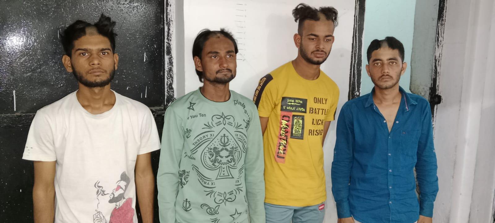 सवारी के लिए स्टेशन में ऑटो ड्राइवरों में संघर्ष, एक पर चाकू से वार