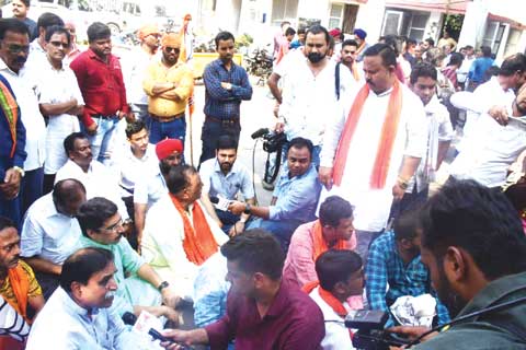 हेट स्पीच के मामले में जवाब देने गए भाजपाईयों ने कांग्रेसियों के खिलाफ शिकायत दी