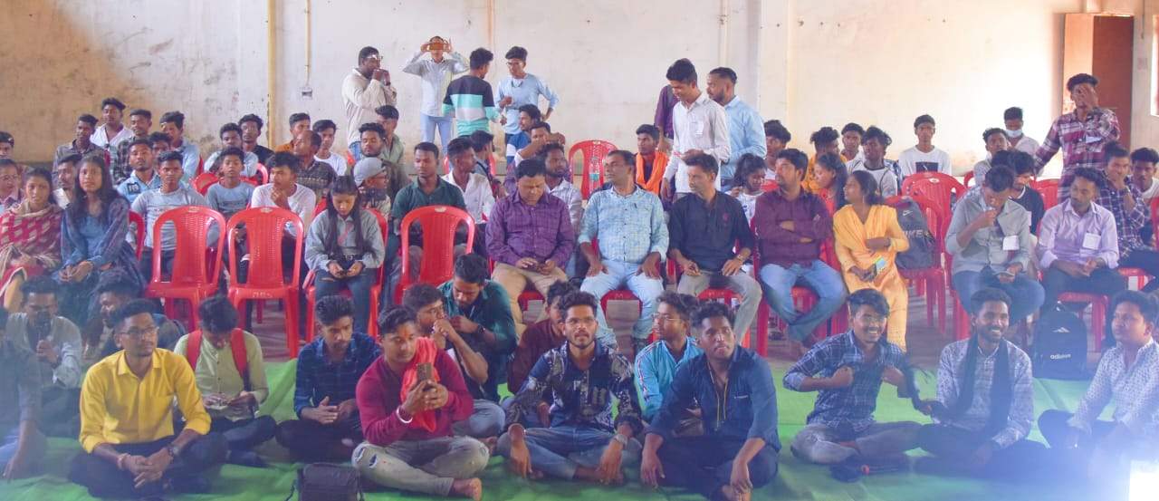 बस्तर संभाग में पहली बार यूट्यूबर्स मिलन समारोह बस्तर संभाग में पहली बार यूट्यूबर्स मिलन समारोह