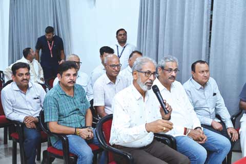 सीएम ने गुजराती समाज को दिए 25 लाख